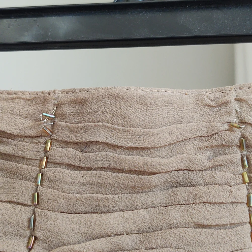 June beige suede skirt size 4. - Picture 3 of 6